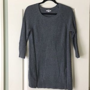 Gray 3/4 sleeve sweater